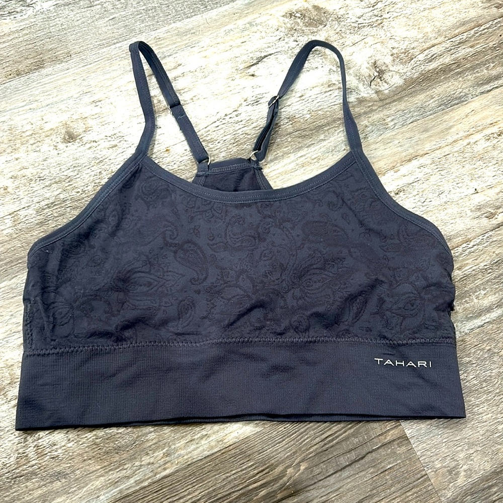 TAHARI sports bra adjustable straps! Size Medium🤍